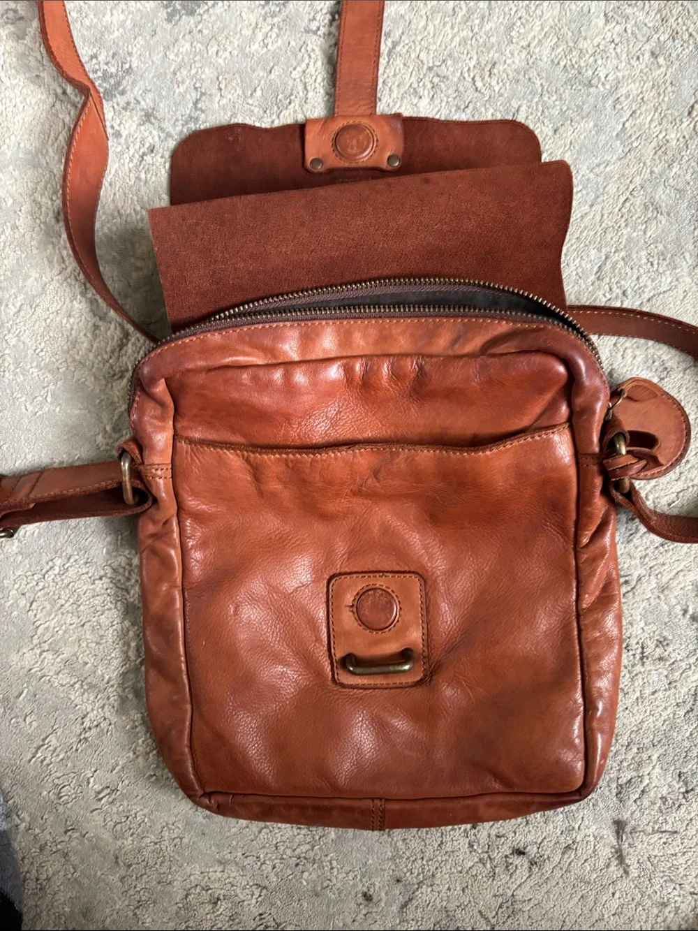 Men's Leather Messenger Bag in Tan Brown - Classic Crossbody